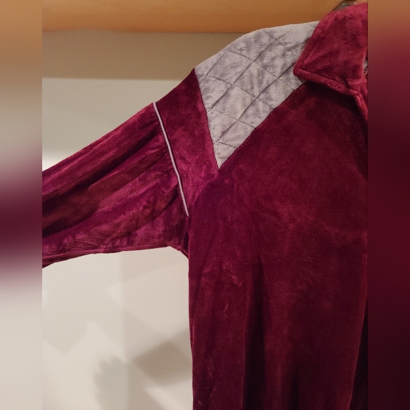 Vintage Velour L/M Landmark Maroon Collared Sweatshirt - Picture 3 of 5